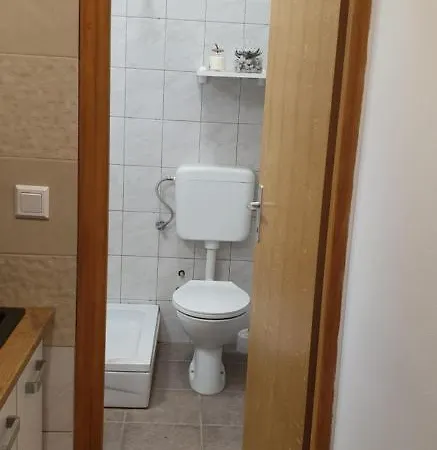 萨娜公寓 Sukošan